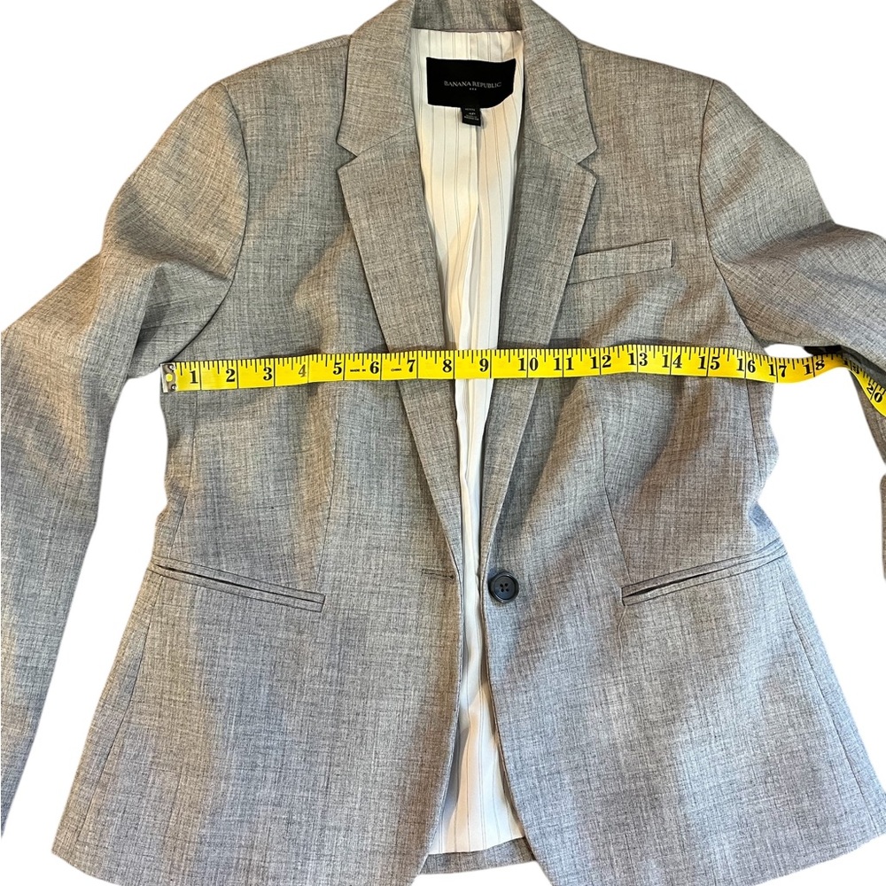 Banana Republic Elegant Light Gray Fitted Blazer, size 4P - Picture 4 of 6